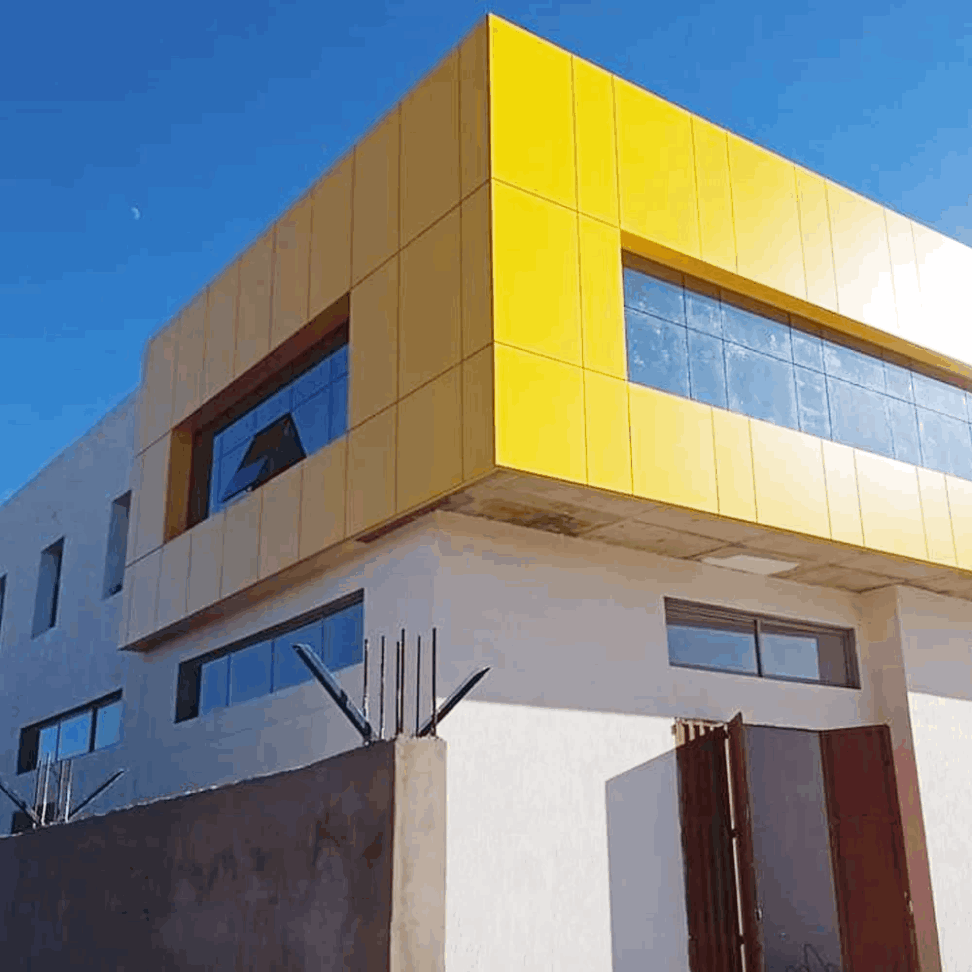 Ascotech Afrik pose de Alucobond